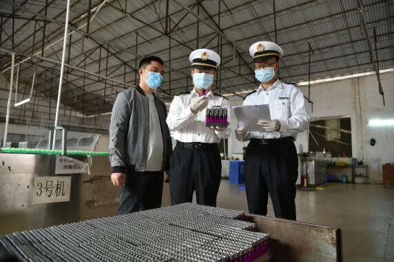 <a href='http://m.cqstc.com.cn' title='危險(xiǎn)品運(yùn)輸' >危險(xiǎn)品運(yùn)輸</a>