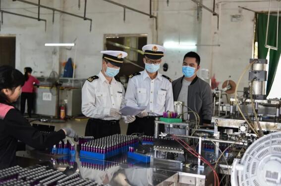 <a href='http://m.cqstc.com.cn' title='危險(xiǎn)品貨代' >危險(xiǎn)品貨代</a>