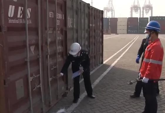 <a href='http://m.cqstc.com.cn' title='危險(xiǎn)品運(yùn)輸' >危險(xiǎn)品運(yùn)輸</a>