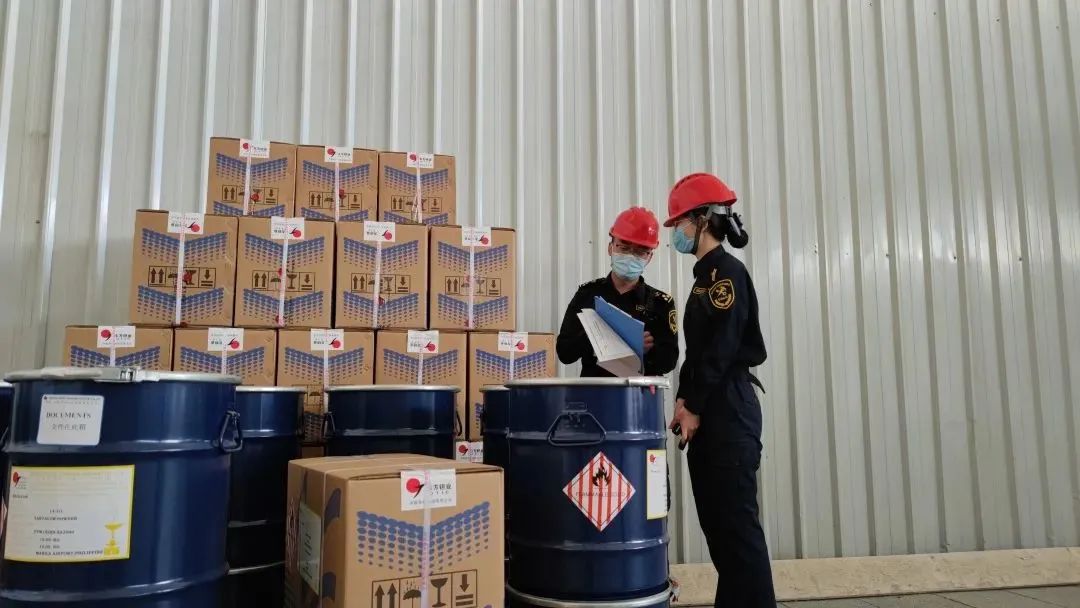 中港<a href='http://m.cqstc.com.cn' title='危險(xiǎn)品海運(yùn)' >危險(xiǎn)品海運(yùn)</a>